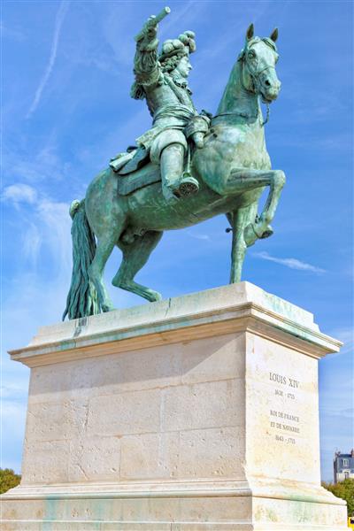 مجسمه لوئیس شیو پادشاه - خورشید فرانسه در ورسای