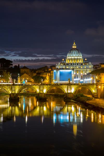 کلیسای سنت پیتر بنای تاریخی معماری برجسته در رم ایتالیا