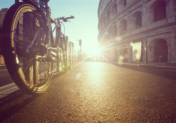 دوچرخه در مقابل کولوسئوم رم ایتالیا توقف کرد