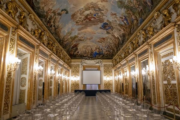 فلورانس ایتالیا - 25 ژوئن 2018 نمای پانوراما از فضای داخلی پالازو مدیچی این کاخ رنسانس در فلورانس است این مرکز شهر فلورانس و موزه است