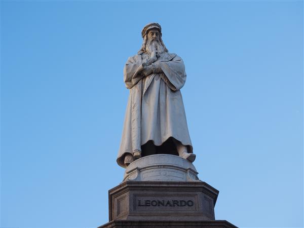 بنای یادبود لئوناردو داوینچی در میلان