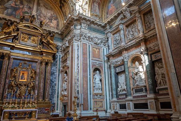 رم ایتالیا - 21 ژوئن 2018 نمای پانوراما از داخل باسیلیکا دی سانتا ماریا ماگیوره یا کلیسای سانتا ماریا ماگیوره این کلیسای بزرگ پاپی و بزرگترین کلیسای کاتولیک ماریان در رم است