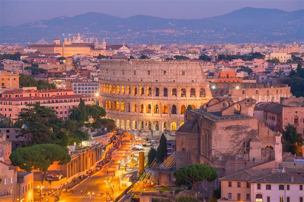 نمای بالای خط افق شهر رم با کولوسئوم از قلعه سنت آنجلو ایتالیا