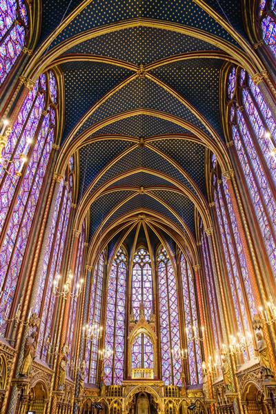 نمازخانه سنت کلیسای مقدس در پاریس فرانسه