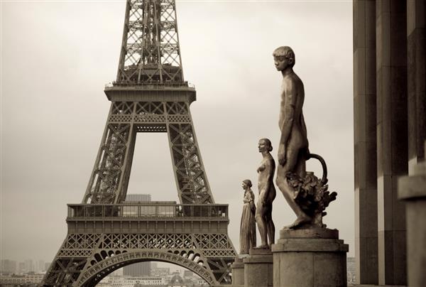 مجسمه های قصر Chaillot و برج ایفل در پاریس فرانسه