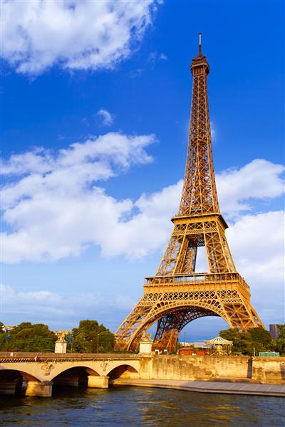 برج ایفل در غروب آفتاب پاریس فرانسه