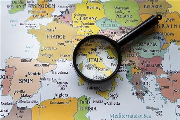 ایتالیا با تمرکز از نزدیک در نقشه اروپا