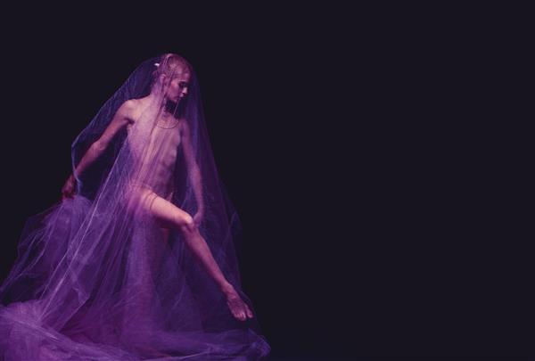 عکس به عنوان هنر - رقص حسی و احساسی بالرین زیبا از طریق حجاب