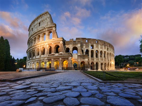 کولوسئوم در رم در هنگام غروب