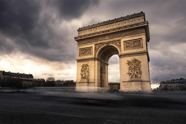 طاق پیروزی معروف جهان در مرکز شهر پاریس فرانسه