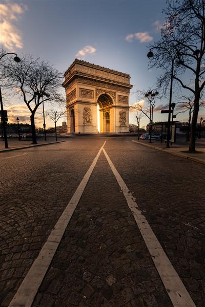 طاق پیروزی معروف جهان در مرکز شهر پاریس فرانسه