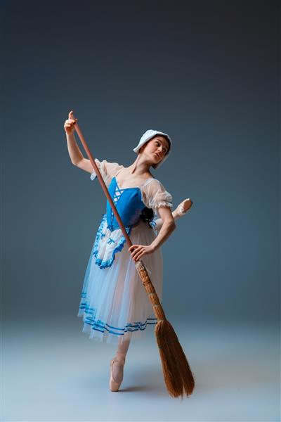 رقصنده جوان و برازنده باله به عنوان شخصیت دم پری