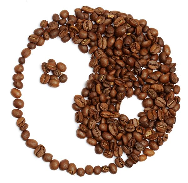 نماد یین و یانگ ساخته شده از دانه های قهوه