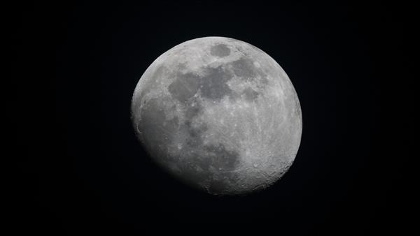 ماه غول پیکر در حال افزایش