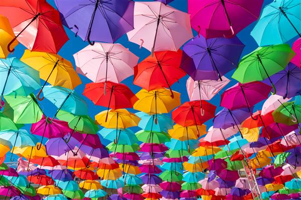 پس زمینه چترهای رنگارنگ