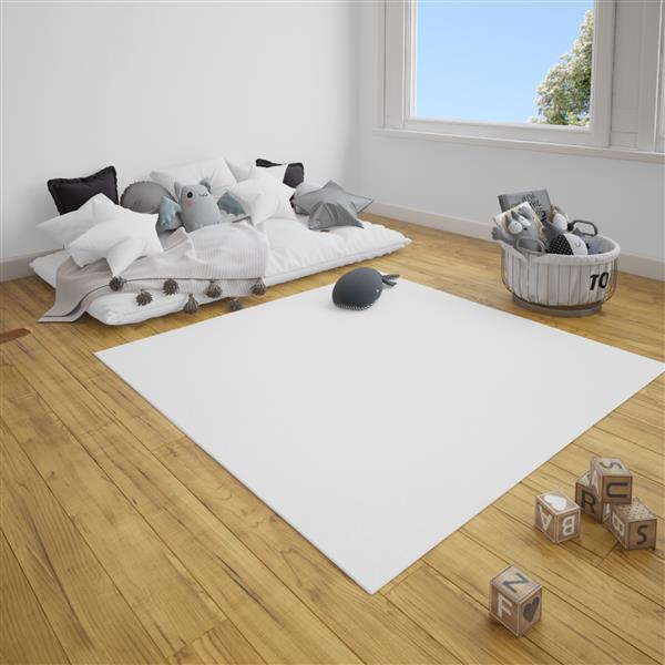 اتاق کودک با مبل و فرش روی زمین چوبی