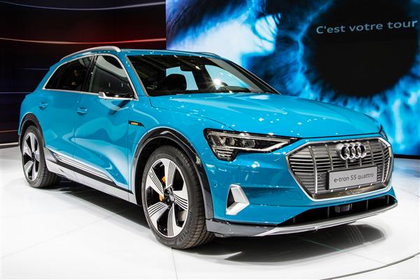 پاریس 3 اکتبر 2018 آئودی E Tron اولین خودروی SUV تمام الکتریکی در نمایشگاه خودرو پاریس ارائه شد