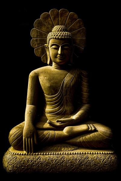 مدیتیشن نشسته مجسمه بودا حکاکی شده از ماسه سنگ