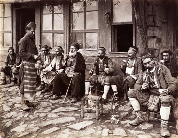 استانبول ترکیه حدود دهه 1900 عکس قدیمی کافه خیابانی در استانبول