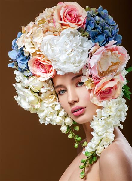 زن زیبا با گل در موهایش دسته گل های زیبا مدل مو با گل مدل موی طبیعت
