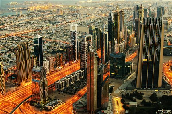 امارات امارات متحده عربی مرکز شهر دبی در شب نمایی از برج خلیفه بلندترین ساختمان جهان مرکز شهر دبی یک مجتمع بزرگ با کاربری مختلط است که بخش مهمی از توسعه در دبی است