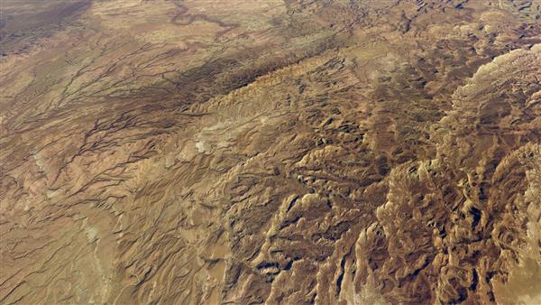 نمایی هوایی از کویر لوت که در دشت خلأ ایرانی به طور گسترده با نام دشت‌لوت شناخته می‌شود کویر نمکی بزرگی است که در استان‌های کرمان و سیستان و بلوچستان ایران واقع شده است