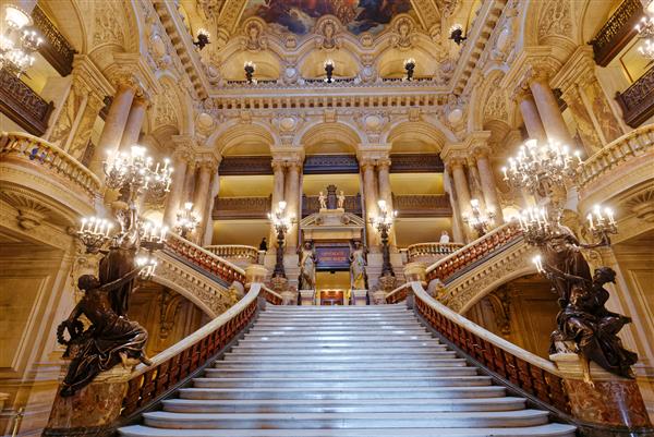 پاریس فرانسه 14 مارس 2017 فضای داخلی نقاشی های دیواری و جزئیات معماری کاخ گارنیه اپرای پاریس 14 مارس 2017 در پاریس فرانسه