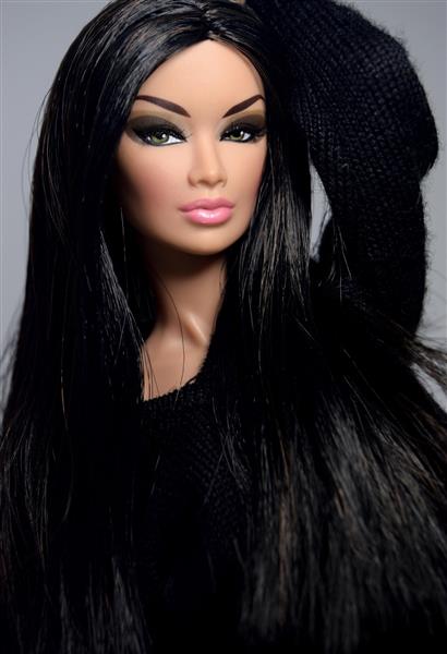 باربی زیبای عروسکی با موی بلند مشکی