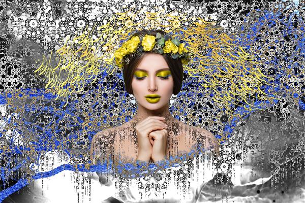 گل یخ تصویر دختری زیبا با تاج گل برسر زمینه آبی طلایی