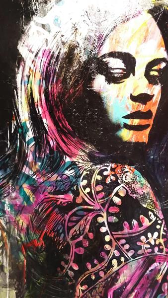 زنی با چشمان بسته در نقاشی انتزاعی رنگارنگ