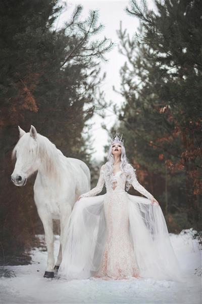 ملکه برفی و اسب سفید زیبا