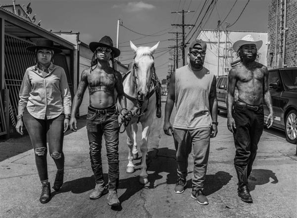 عکس سیاه و سفید از کابوی های آمریکایی آفریقایی تبار و اسب