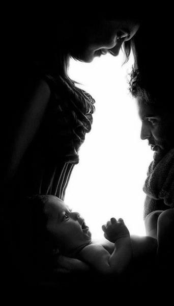 تولد نوزاد تصویر سیاه و سفید