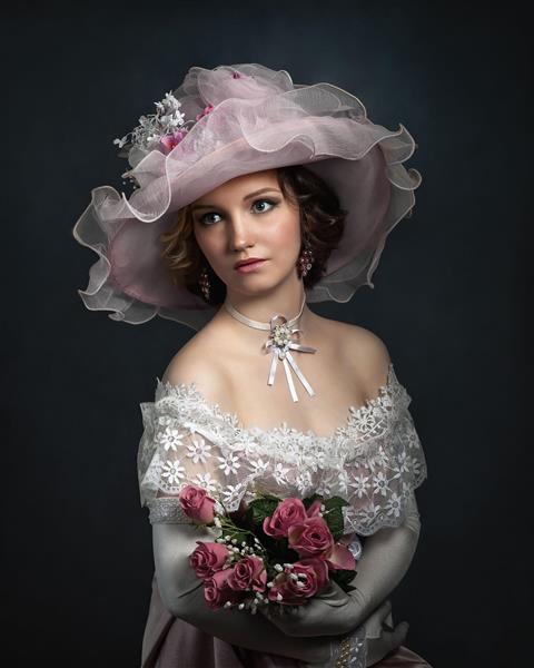 عروس کلاسیک با گل های زیبا