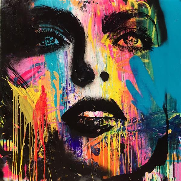 چهره زن زیبا در نقاشی انتزاعی رنگارنگ