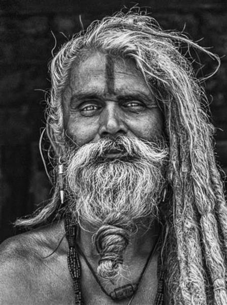 مرد هندی با موهای بلند در کارائیب
