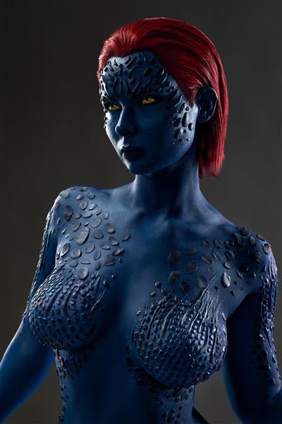 شخصیت زن آبی با موی قرمز