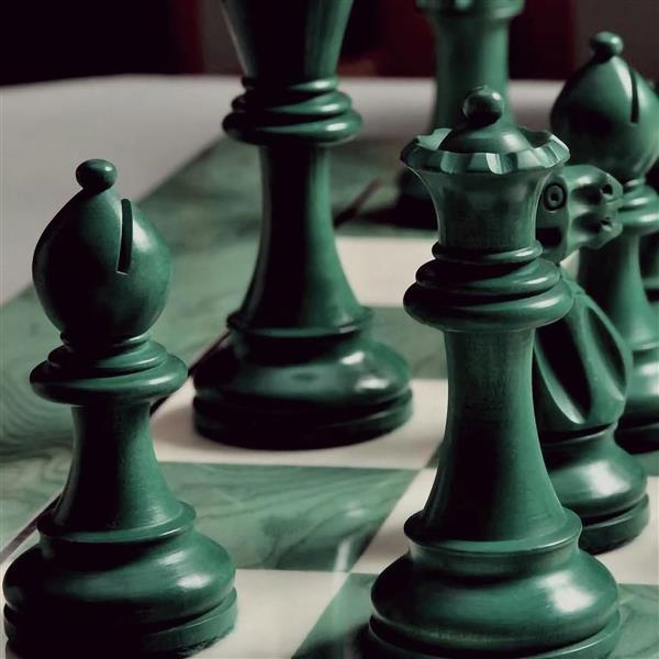 مهره های شطرنج سبز قدیمی