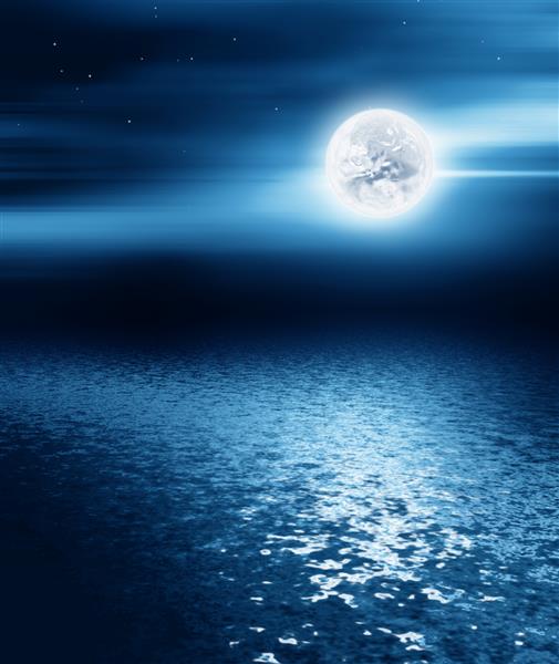 ماه بر فراز دریا - منظره شب