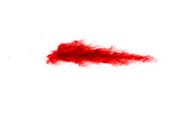 انفجار پودر رنگ قرمز در پس زمینه سفید