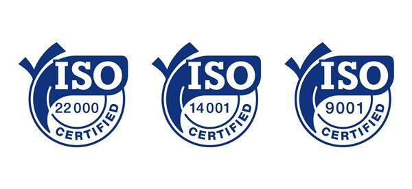 نشان‌های آبی مسطح دارای گواهینامه ISO 9001 14001 22000 با علامت‌های تیک بزرگ - مجموعه نشان‌های استاندارد بین‌المللی سیستم مدیریت کیفیت - علائم وکتور جدا شده