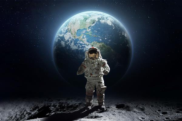 عکس هنری انتزاعی با فضانورد در سطح ماه در برابر زمین در پس زمینه کاوش در فضا و سیارات دیگر عناصر این تصویر توسط ناسا ارائه شده است