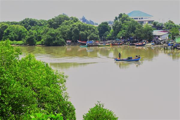 RAYONG تایلند-مارس 24 2018 قایق های ماهیگیری در رودخانه