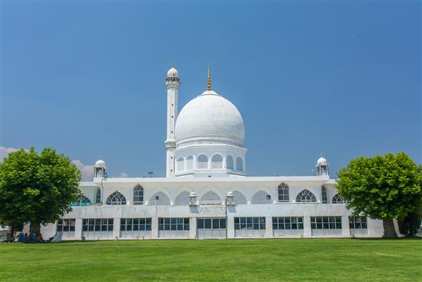 حرم حضرت بال در سرینگار جامو و کشمیر هند این مکان مقدس ترین زیارتگاه مسلمانان کشمیر محسوب می شود