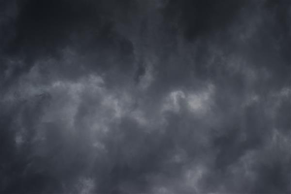 تشکیل ابر کومولونیمبوس در آسمان استوایی حرکت نیمبوس پس‌زمینه انتزاعی از پدیده طبیعی و ابرهای خاکستری تایلند