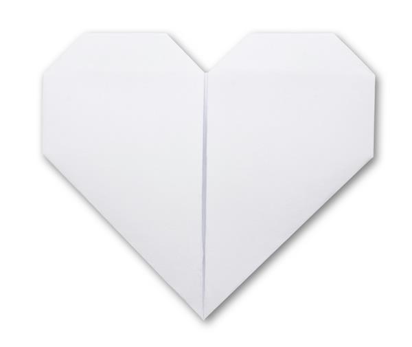 قلب کاغذ اوریگامی روی سفید