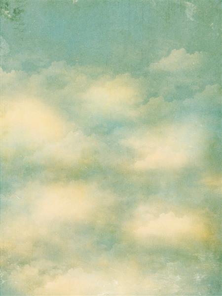 پس‌زمینه قدیمی - کارت پستال آسمانی بافت‌دار گرانگی با ابرهای سفید کرکی