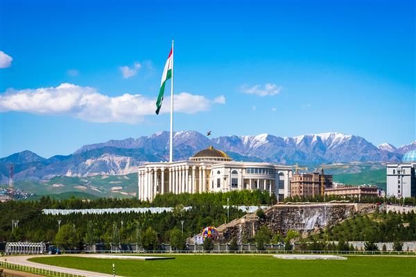 دوشنبه تاجیکستان - 21 آوریل 2018 - کاخ ملل و میله پرچم