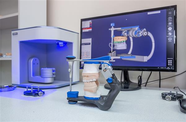 اسکنر سه بعدی و کامپیوتر در فرآیند ساخت دندان مصنوعی
