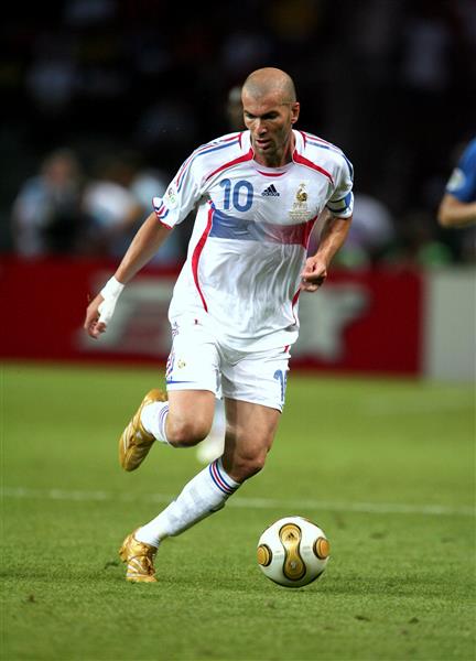 برلین آلمان - 9 ژوئیه 2006 زین الدین زیدان در بازی فینال جام جهانی 2006 آلمان ایتالیا مقابل فرانسه در المپیاستادیون